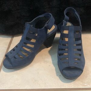 Brand new sandals without the tag